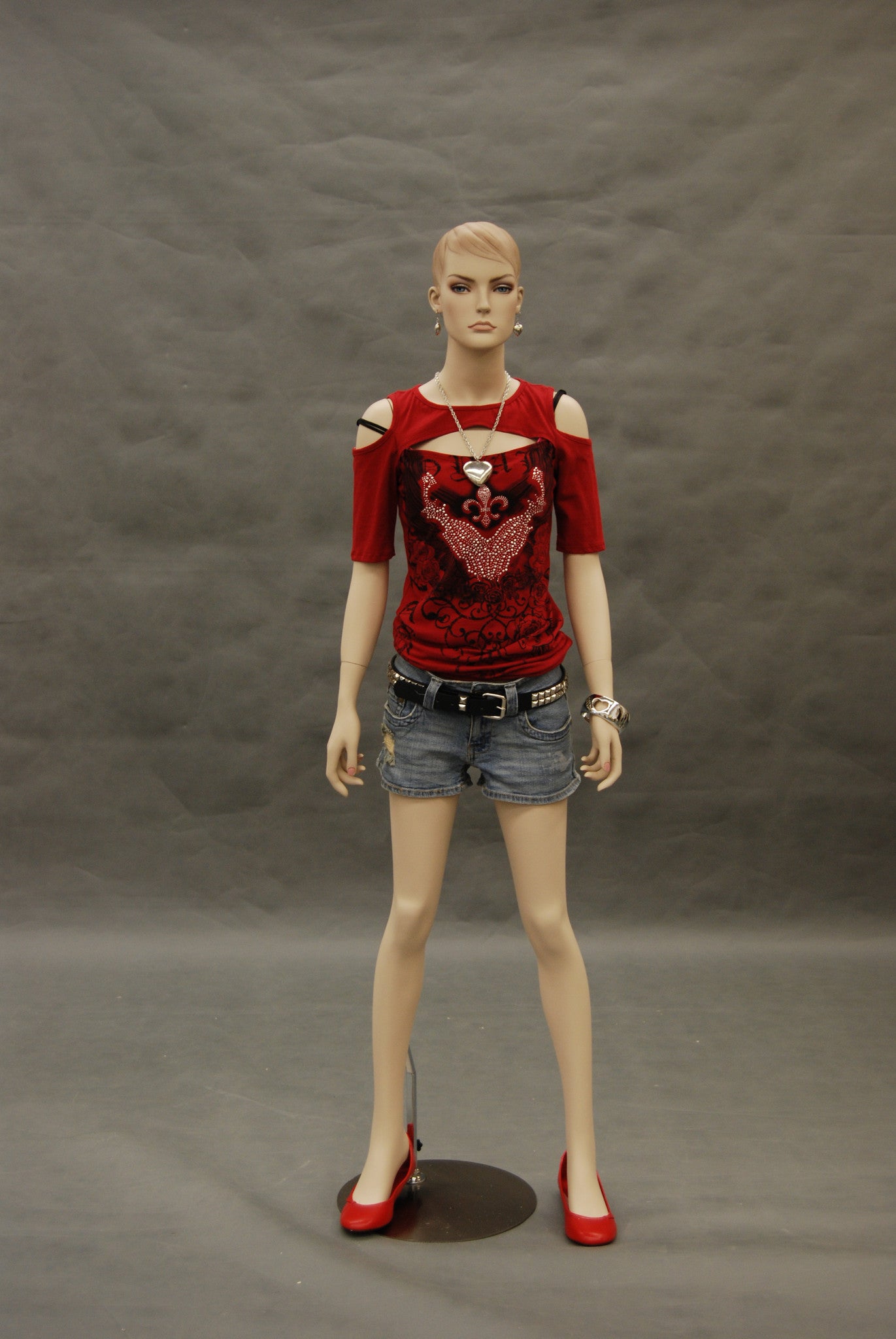 Linda - Short Stature Female Mannequin