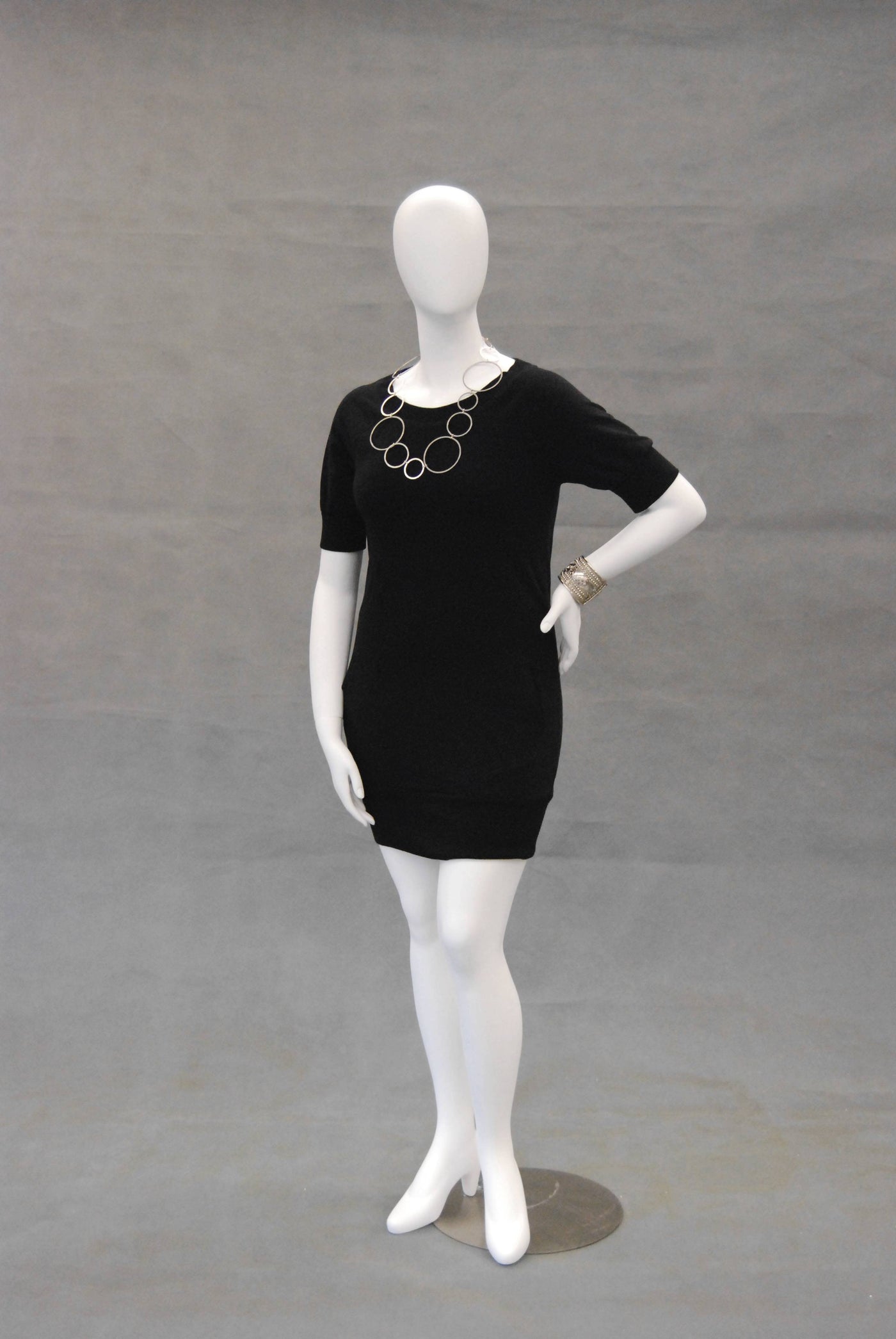 Nancy 3, Plus-Size Female Egghead Mannequin in Matte White
