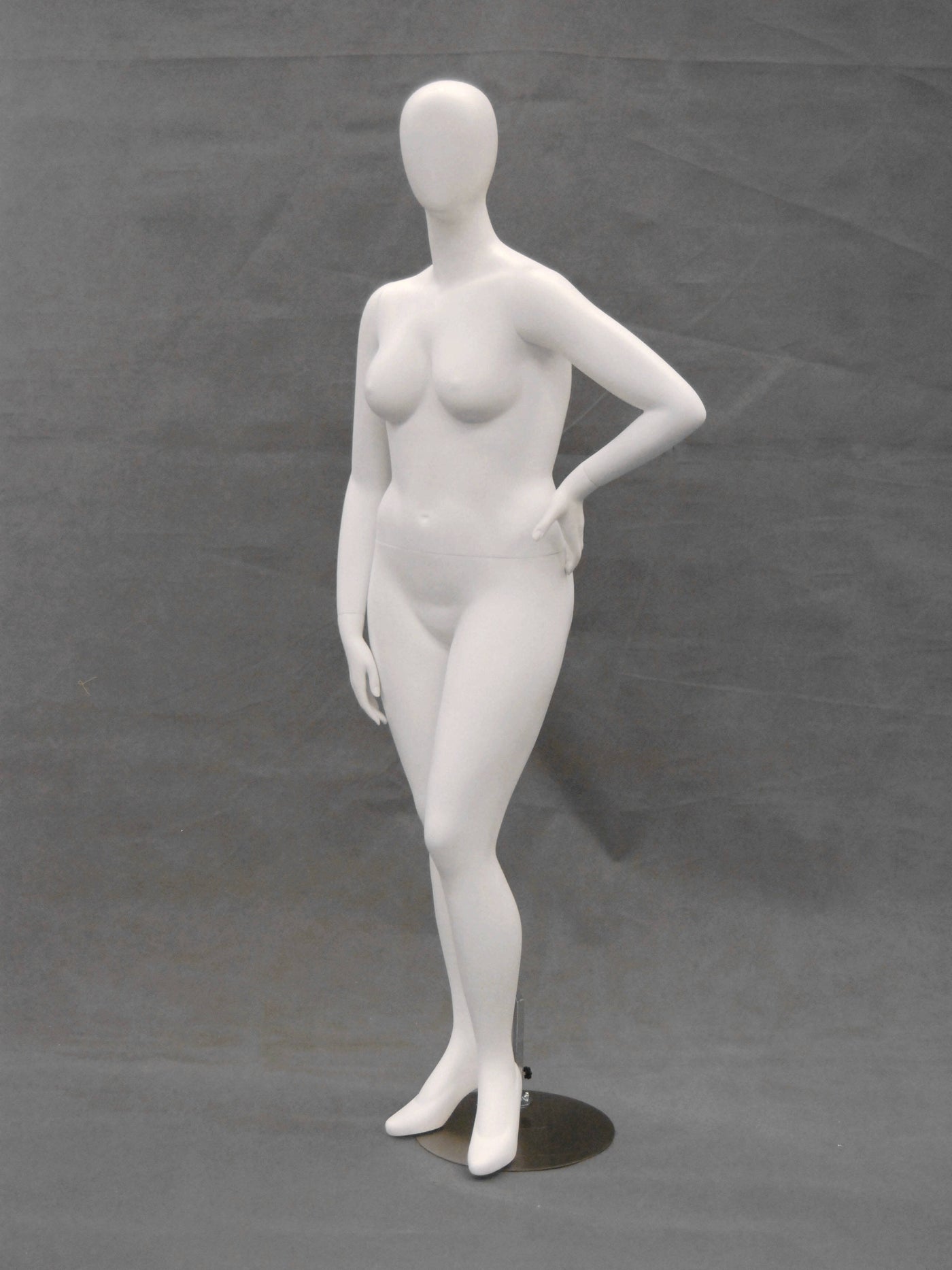 Nancy 3, Plus-Size Female Egghead Mannequin in Matte White