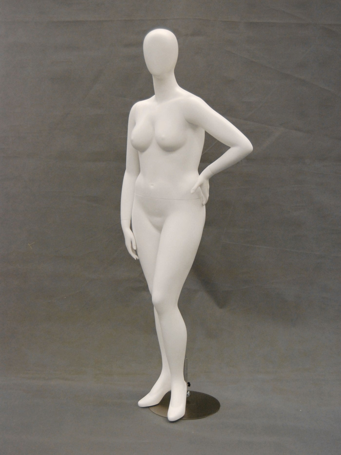 Nancy 3, Plus-Size Female Egghead Mannequin in Matte White
