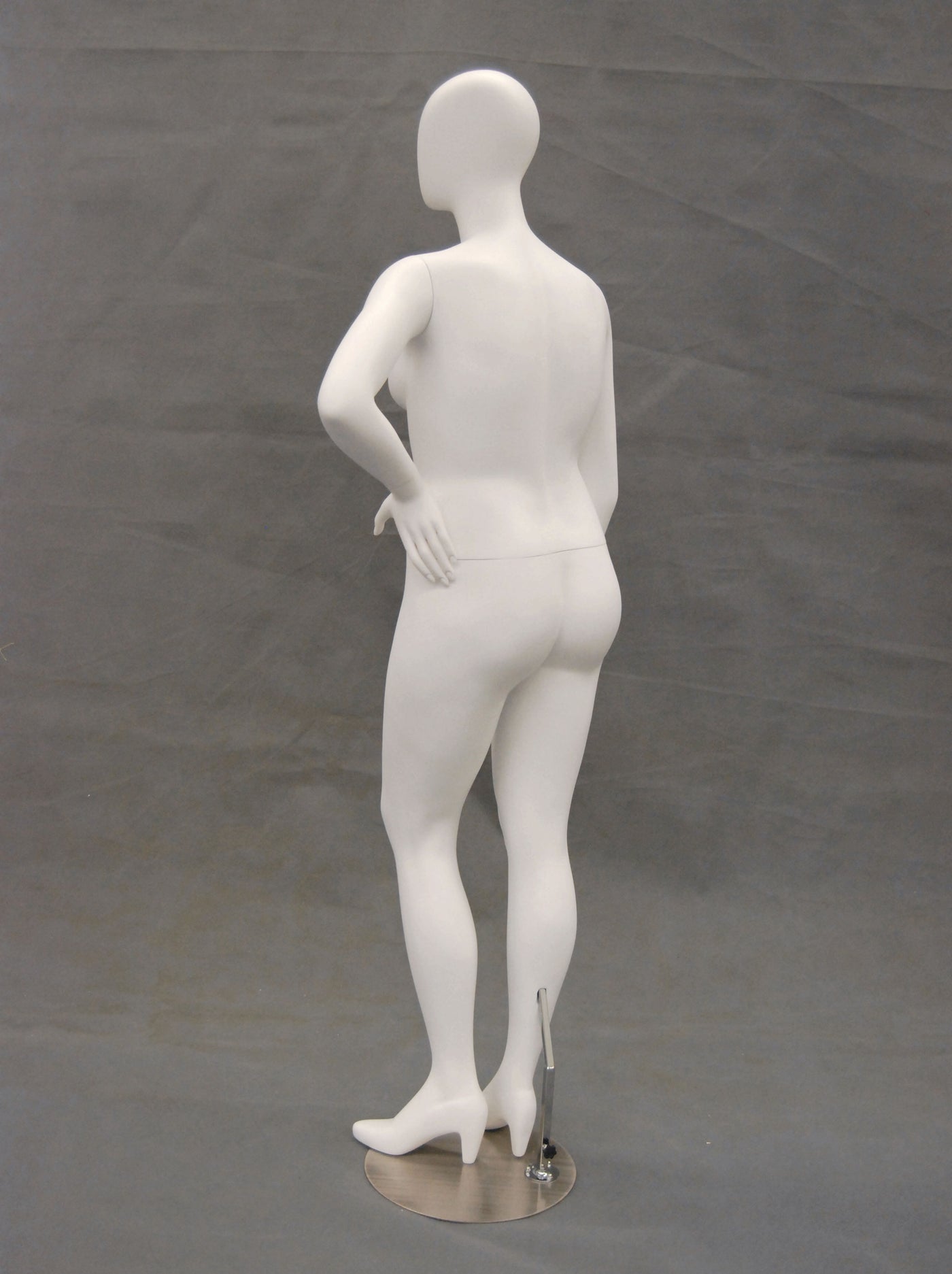 Nancy 3, Plus-Size Female Egghead Mannequin in Matte White