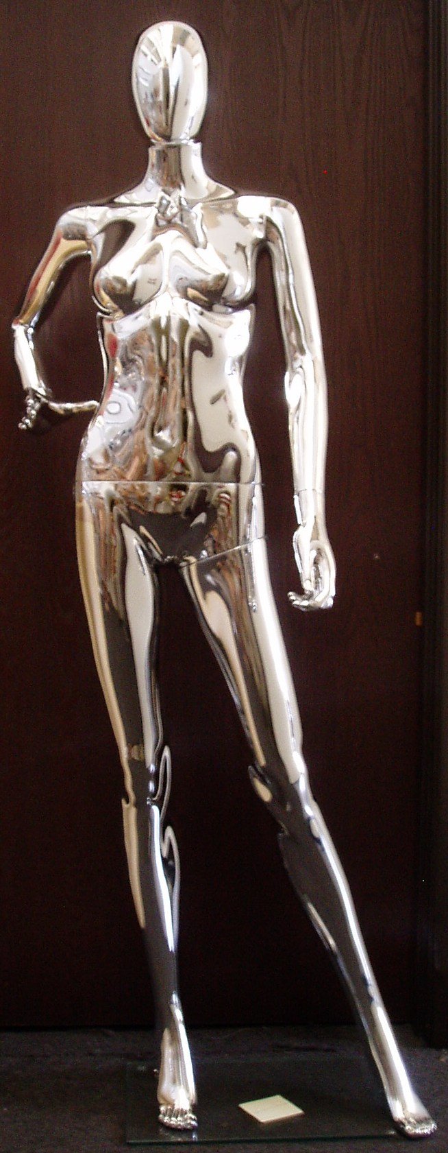 Egghead Female Mannequin 1: Chrome
