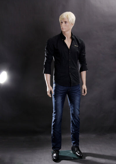 Ian: Male Mannequin