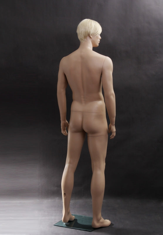 Ian: Male Mannequin