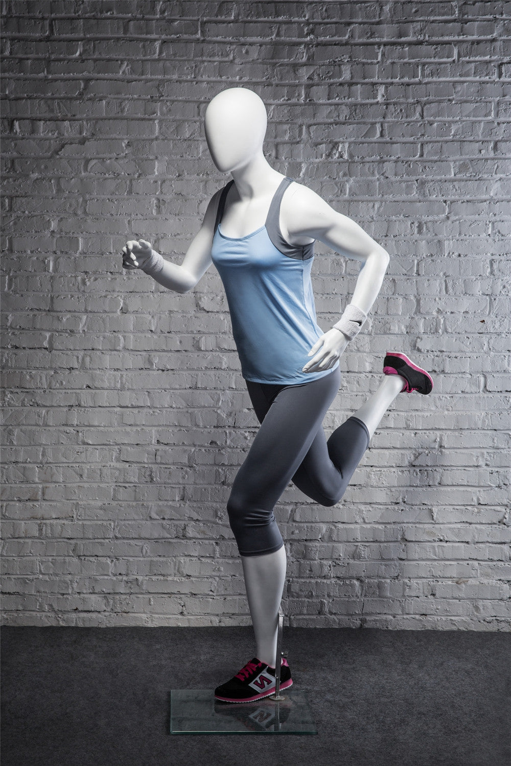 Female Sports Mannequin, Egg Head Style - Matte Grey
